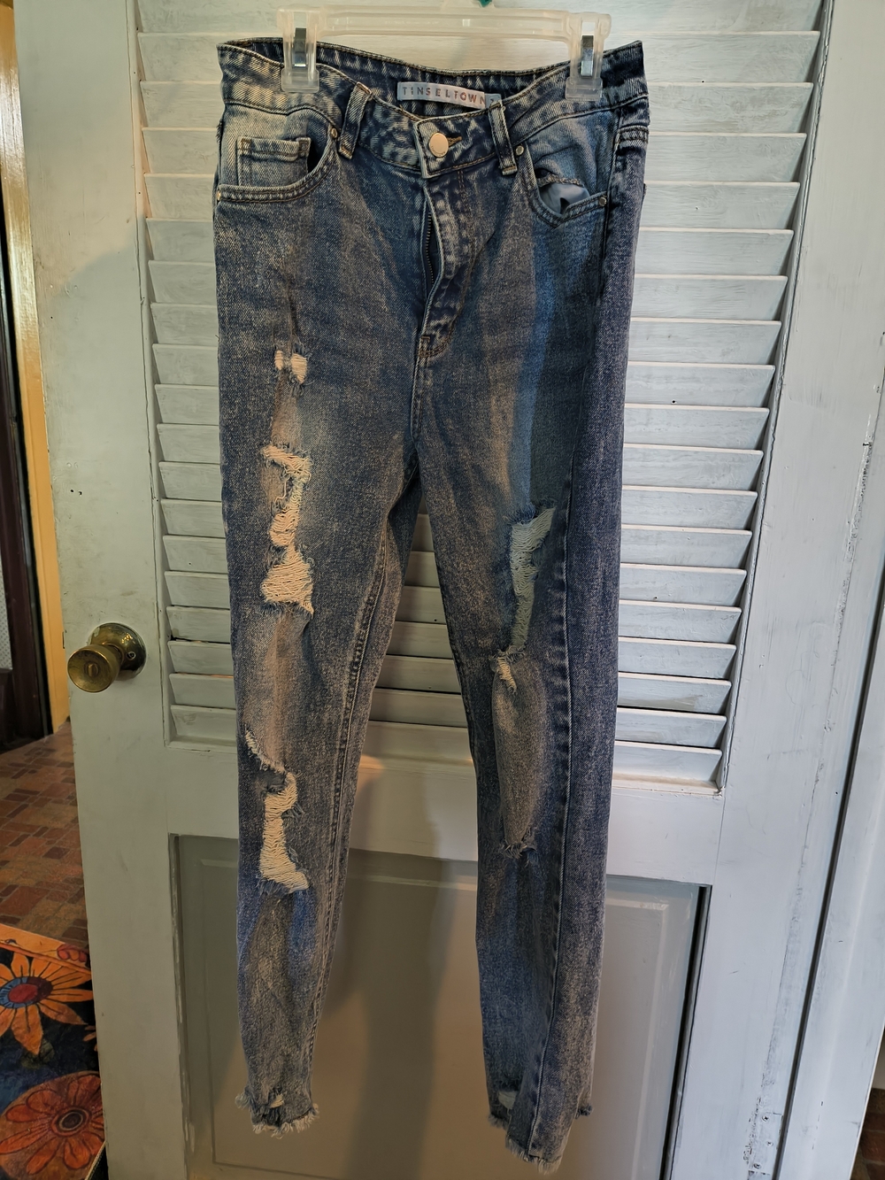 Tinseltown Ripped High-Rise Jeans in Washed Blue size 7 inseam 27"